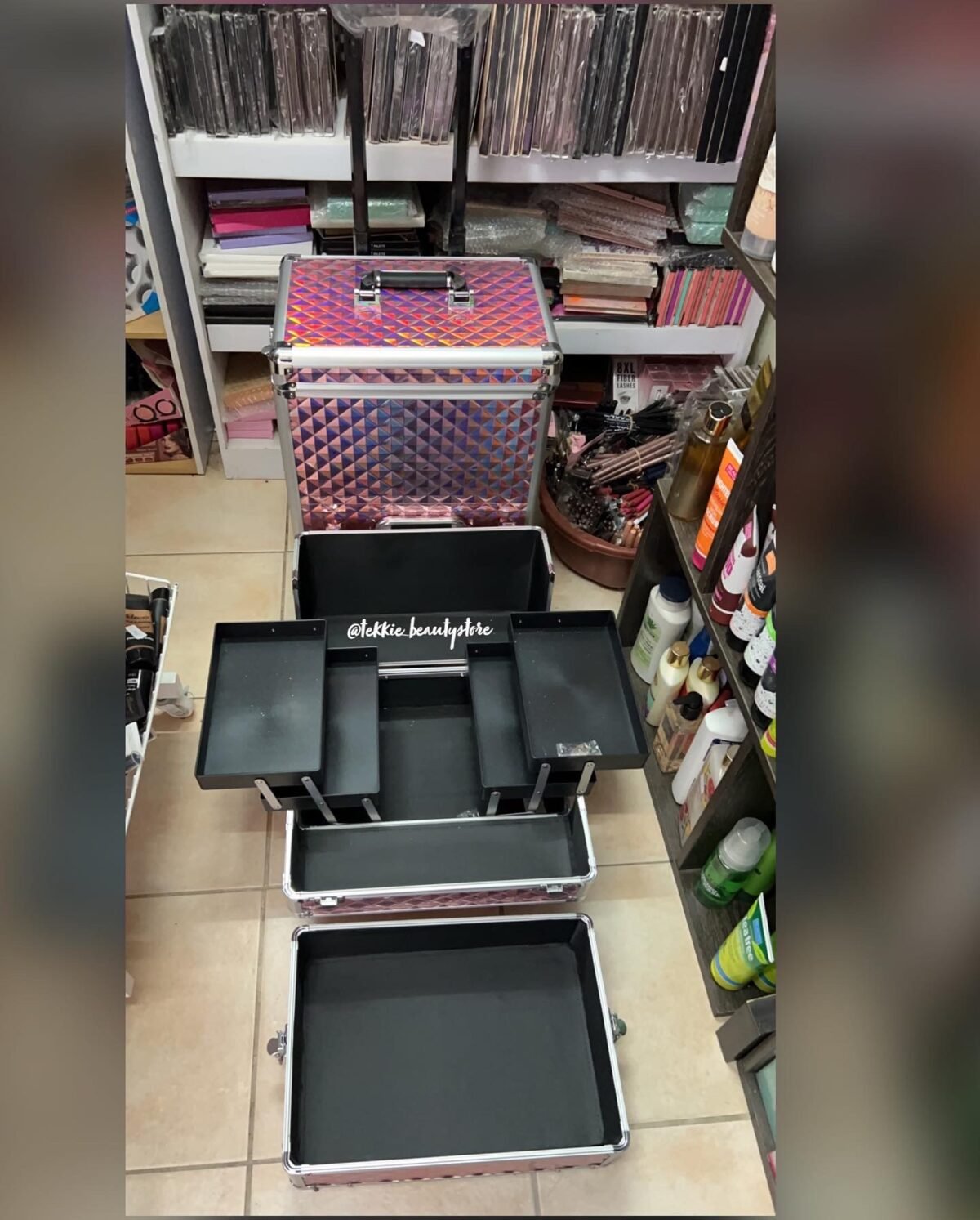 Large capacity makeup trolley - Image 2