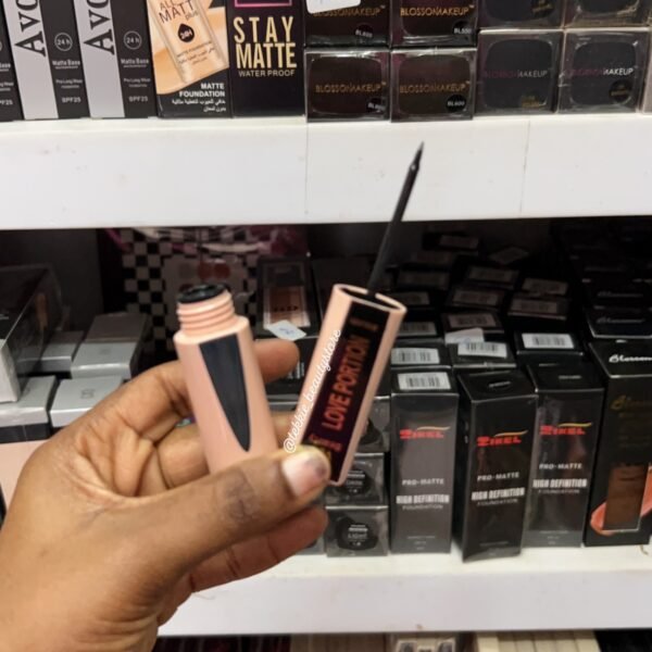 Vee beauty liquid eyeliner (black)