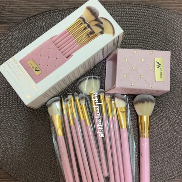 Daroge pink studded brush set