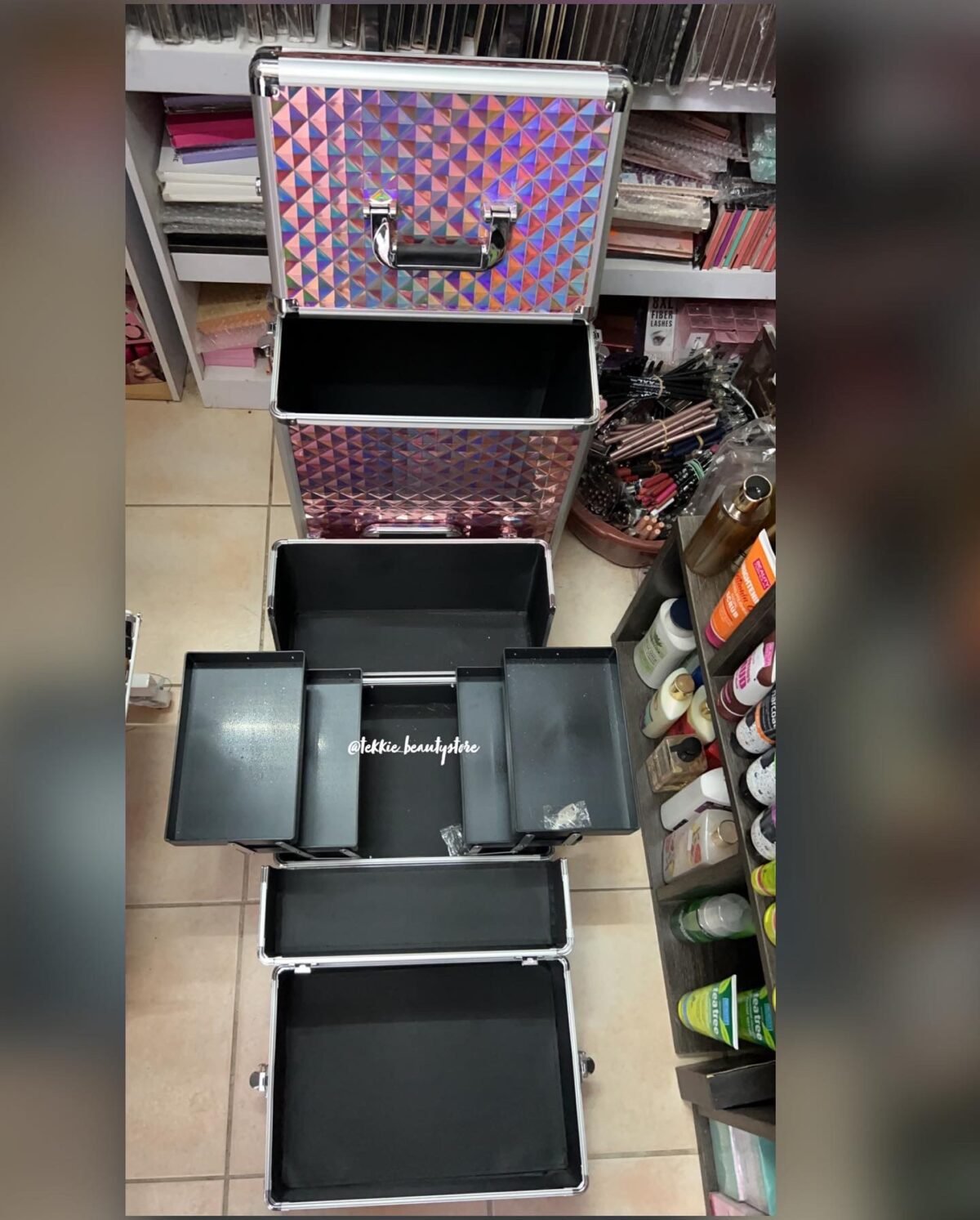 Large capacity makeup trolley - Image 3