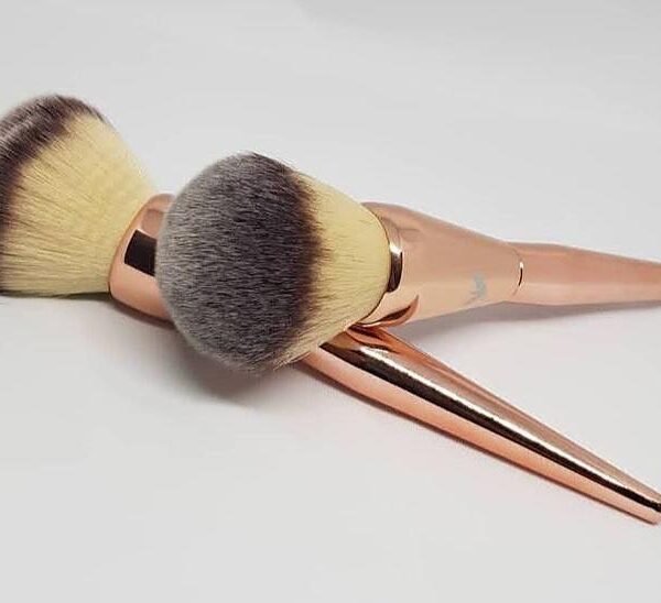 Daroge large fluffy powder brush