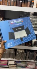 LED 600+ light with tripod and batteries