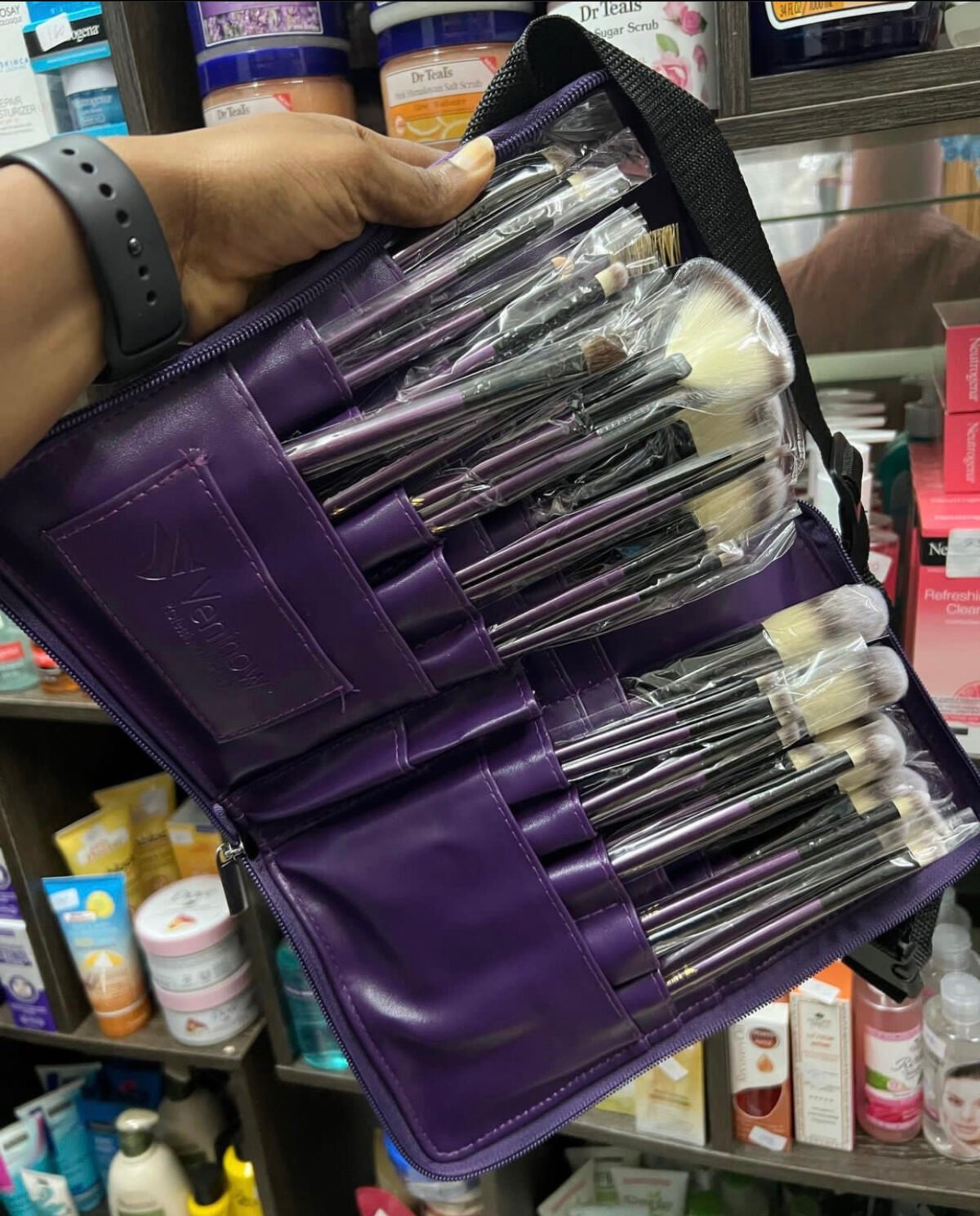 Veninow Professional Brush set with Brush belt - Image 1