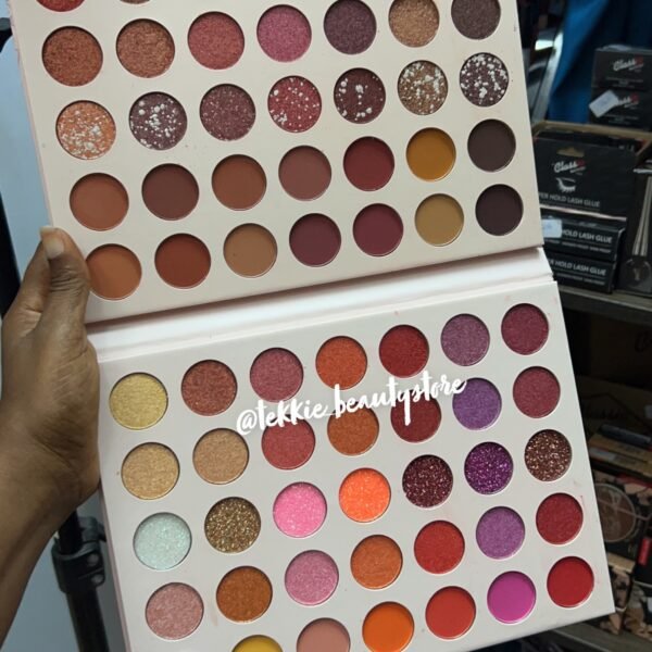 Wei Wei Pigmented nudes eyeshadow palette