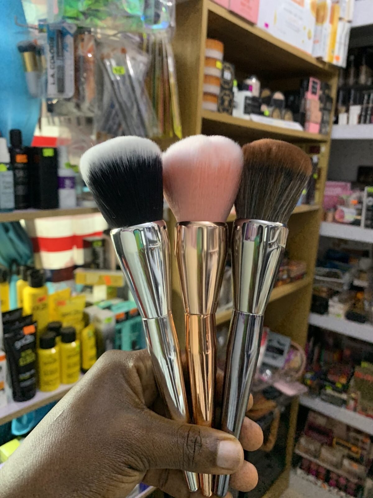 Large fluffy powder brush - Image 1