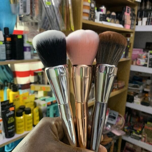 Large fluffy powder brush