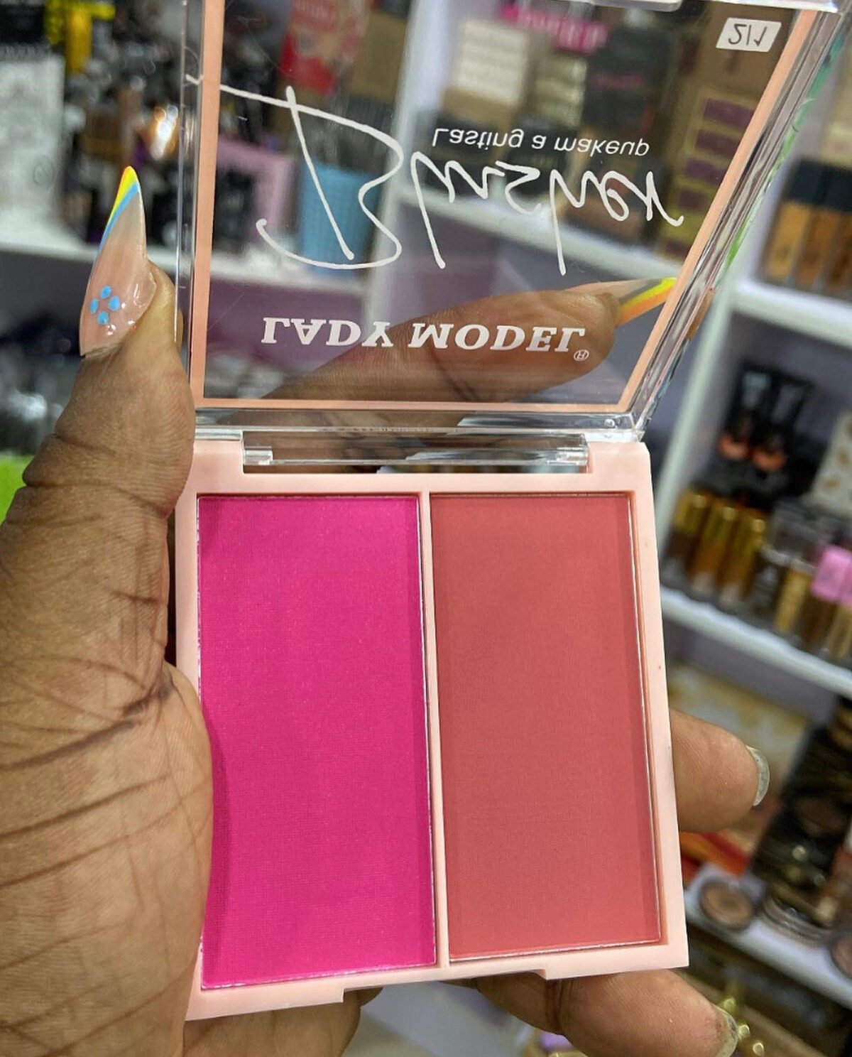 Lady model blush palette - Image 6