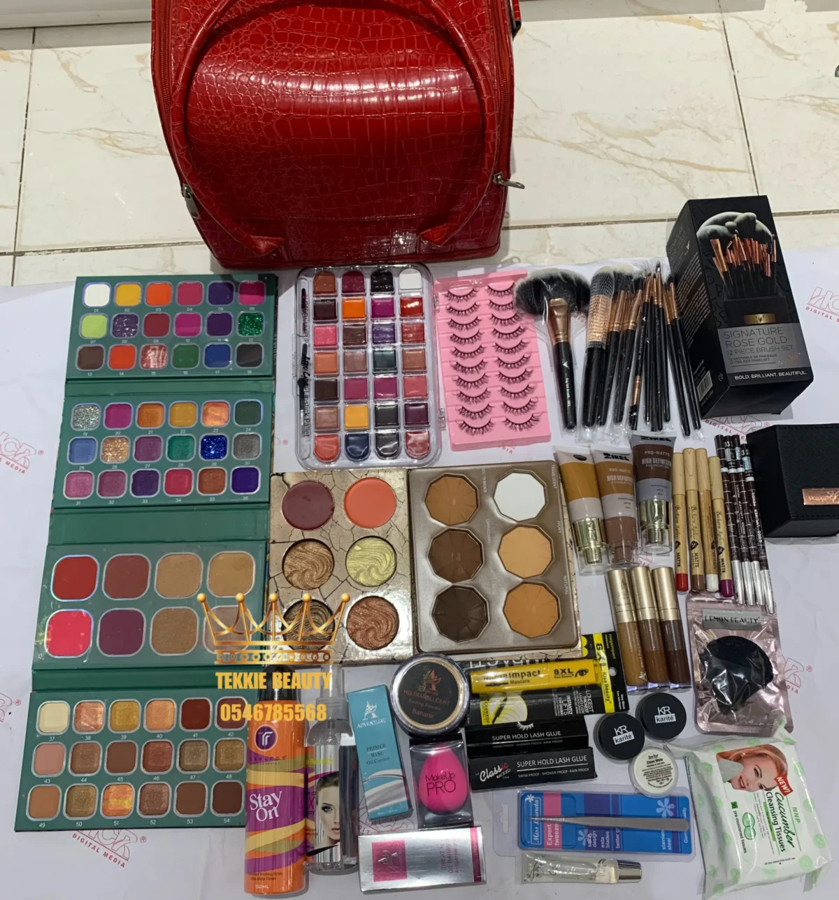 57719B6D-CE36-40D6-A2B1-21A158596EEC Professional makeup set / kit featuring top quality products - Image 1