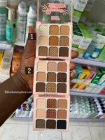 Ushas romantic nude mini eyeshadow palette