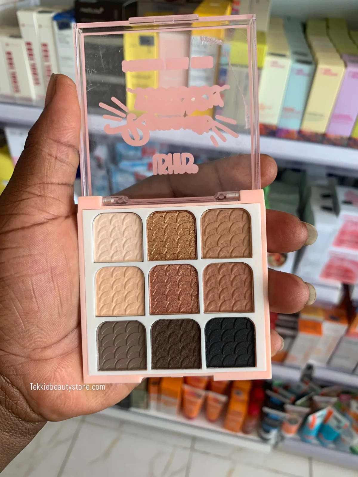 Ushas romantic nude mini eyeshadow palette - Image 4