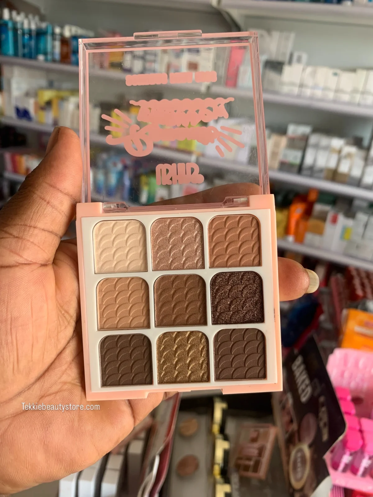 Ushas romantic nude mini eyeshadow palette - Image 3